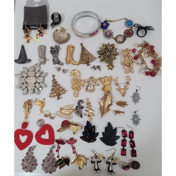 Lot Christmas of Jewelry 40 pc Bracelet Brooch Ring Earrings - Picture 2 of 9